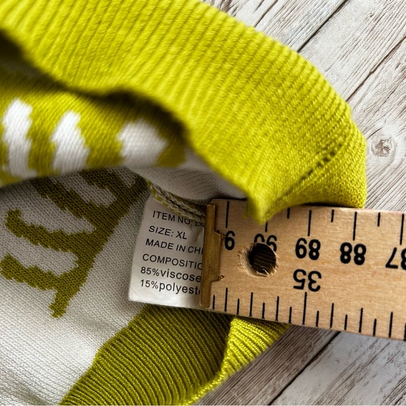 Eye Pattern Green Sweater - Picture 5 of 5